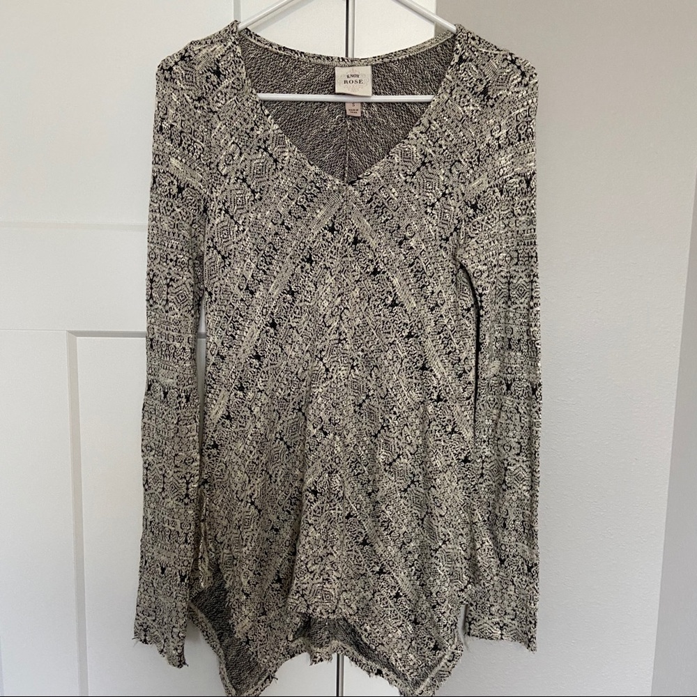 Knox Rose black and cream sweater